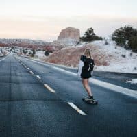 Longboard vs Cruiser : quelle planche choisir pour vos trajets urbains ?