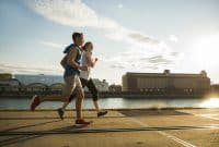 Comment choisir des chaussures de sport pour la course : ce que les débutants doivent savoir