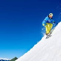 Louer ou acheter ses skis : quel est le meilleur choix pour une semaine de ski à Méribel ?