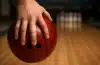 Peut-on jouer au bowling avec une ampoule au bout du doigt ?