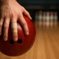 Peut-on jouer au bowling avec une ampoule au bout du doigt ?