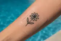 Peut-on nager en piscine avec un tatouage réalisé la veille ?